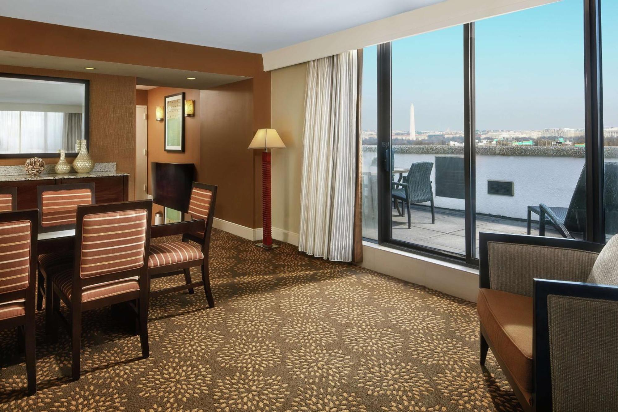 ดับเบิ้ลทรี วอชิงตัน ดีซี คริสตัลซิตี้ โฮเต็ล Hotel อาร์ลิงตัน ภายนอก รูปภาพ