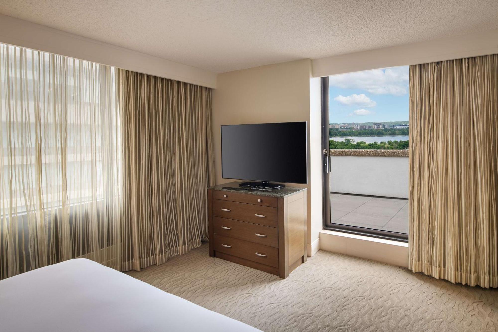 ดับเบิ้ลทรี วอชิงตัน ดีซี คริสตัลซิตี้ โฮเต็ล Hotel อาร์ลิงตัน ภายนอก รูปภาพ