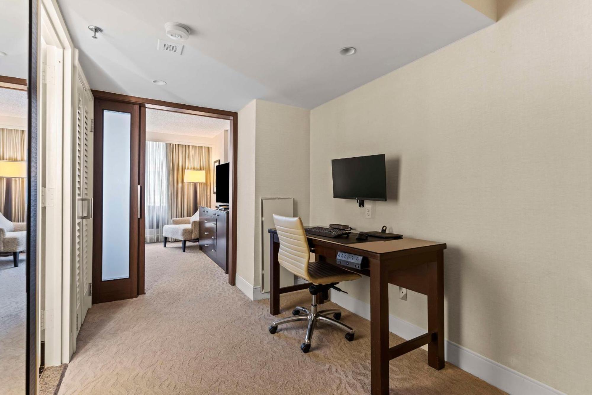 ดับเบิ้ลทรี วอชิงตัน ดีซี คริสตัลซิตี้ โฮเต็ล Hotel อาร์ลิงตัน ภายนอก รูปภาพ